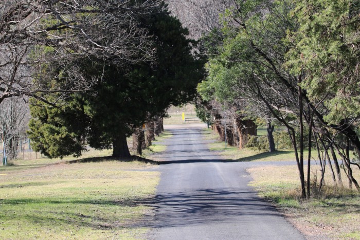 A tar road that takes guests to the best accommodation in Armidale, Moore Park Inn